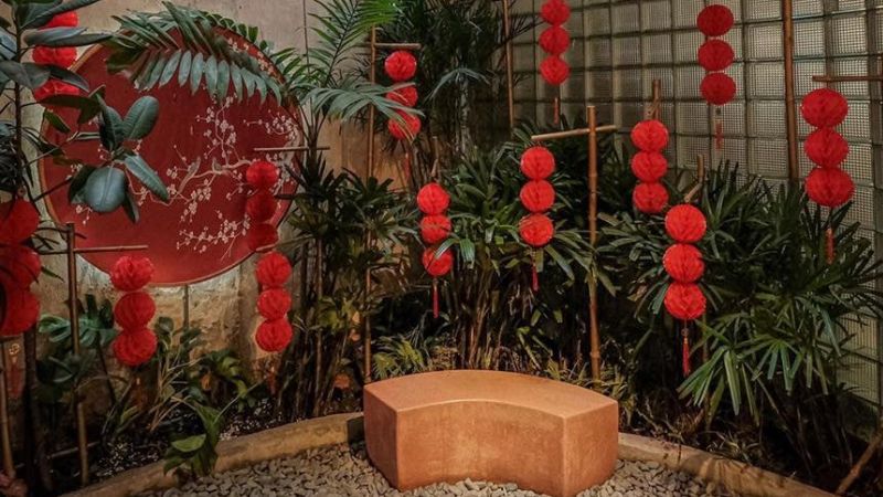 Cafe Trang Trí Tết 2026 Truyền Thống: Quán Cafe Làng (Khu vực ven hồ Tây)