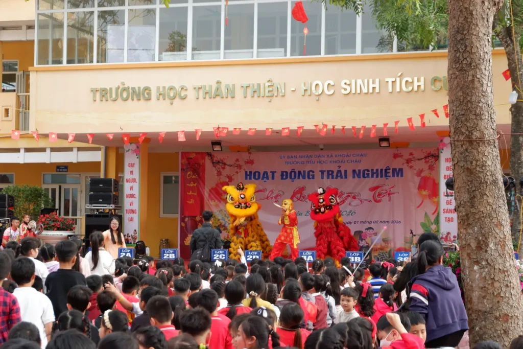 man bieu dien mua lan thu hut su thich thu cua cac em nho 98165106190640592630509